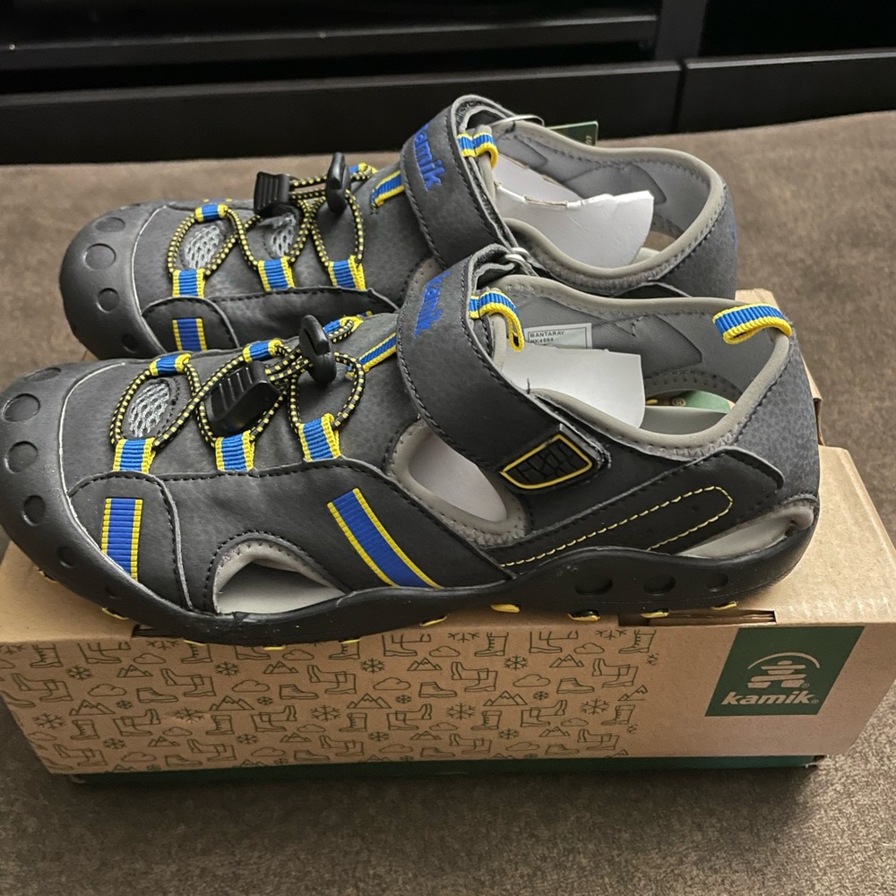KAMIK Mantaray Brand NEW Boy Sandals Sz 5